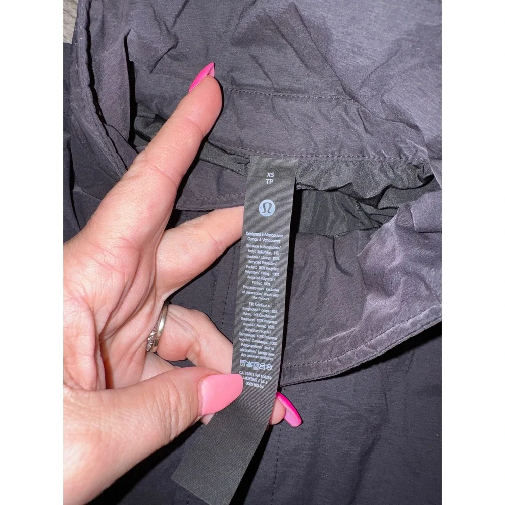 Lululemon Insulated Coachs Jacket
Black‎ M3FBNS Size XS coat MSRP $198 - Picture 6 of 7